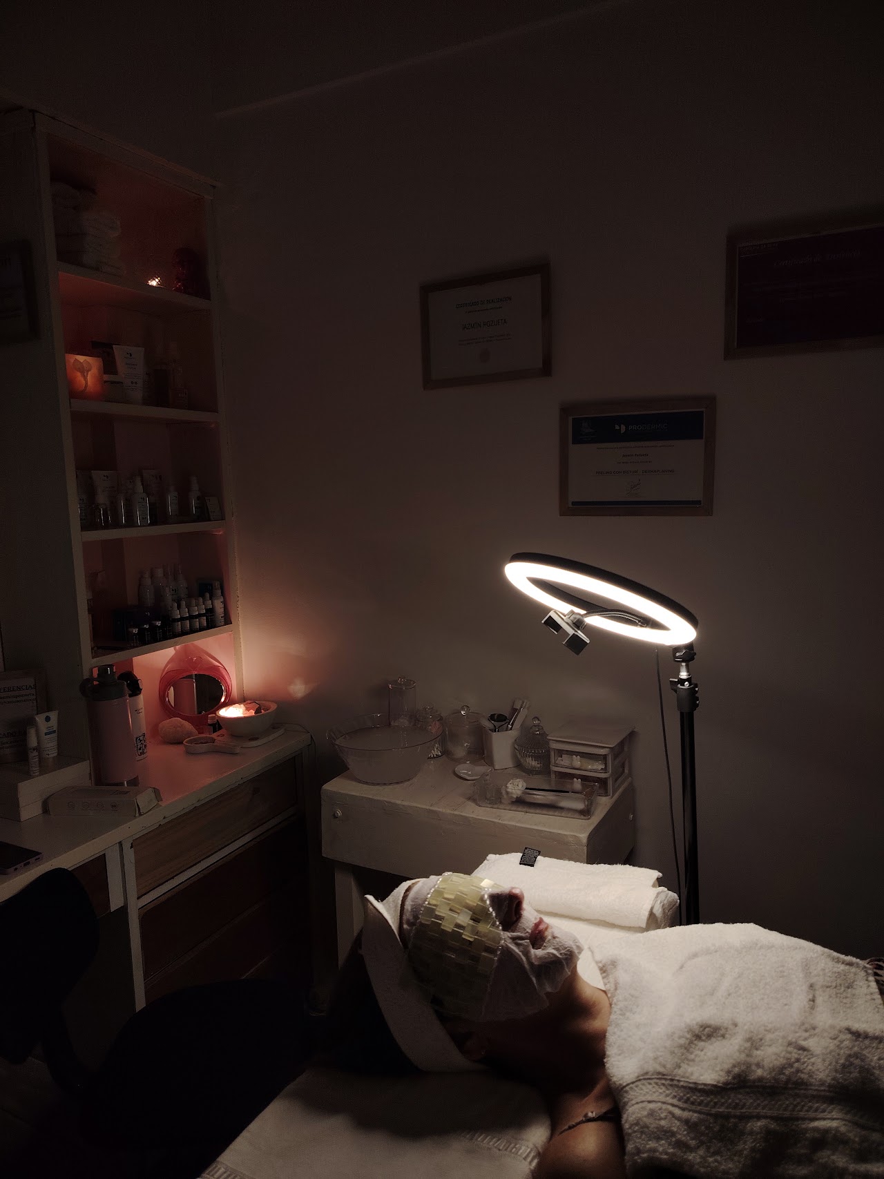 Cabina de atención y camilla spa en Kalí Ituzaingó